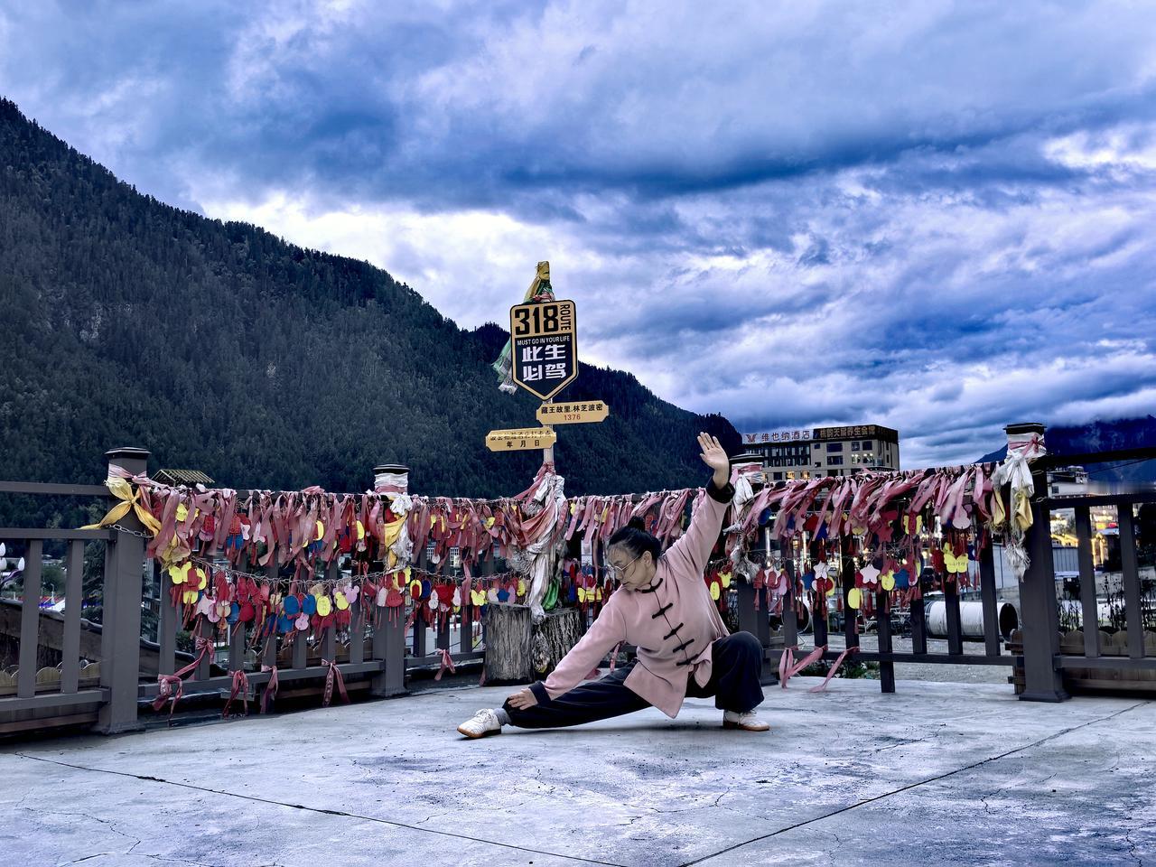 自驾318游川藏15段:在波密县城休整一下，出发去墨脱！

晚上住在波密广场附近