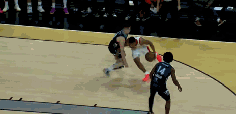 波特兰开拓者杨瀚森上半场发挥一般（6投1中）！下半场打出一套组合拳：内线强打、外