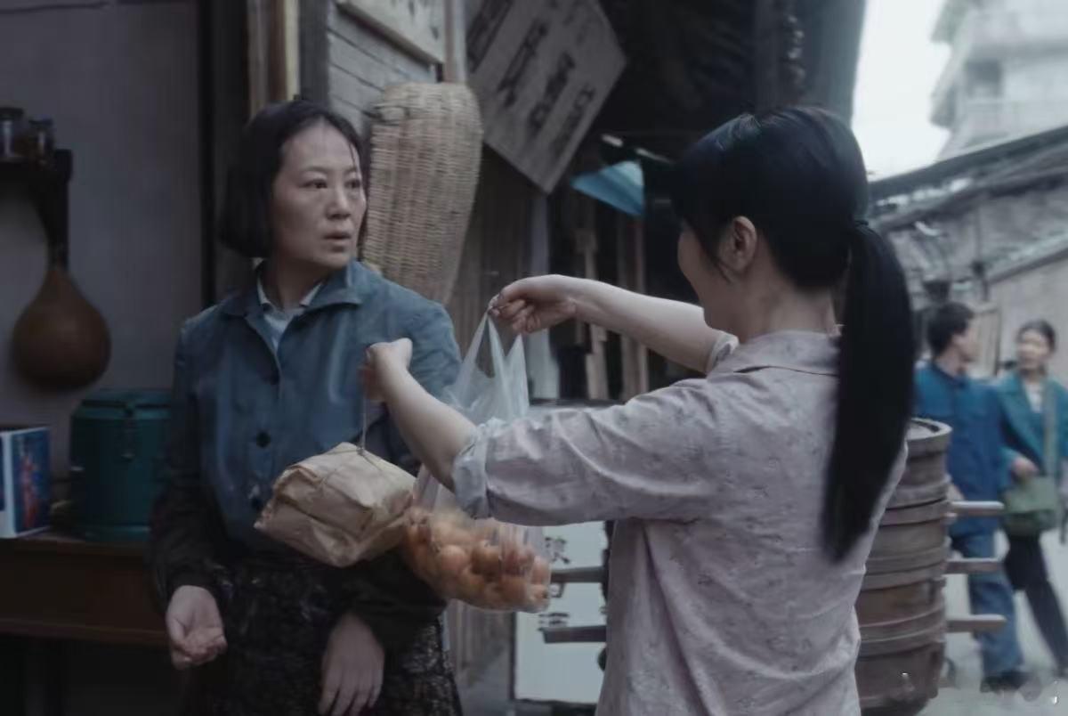 重器为抢生意当众扒女子衣服刚为邱阿桂的遭遇揪心，转头商铺纠纷案直接让人怒火上头，
