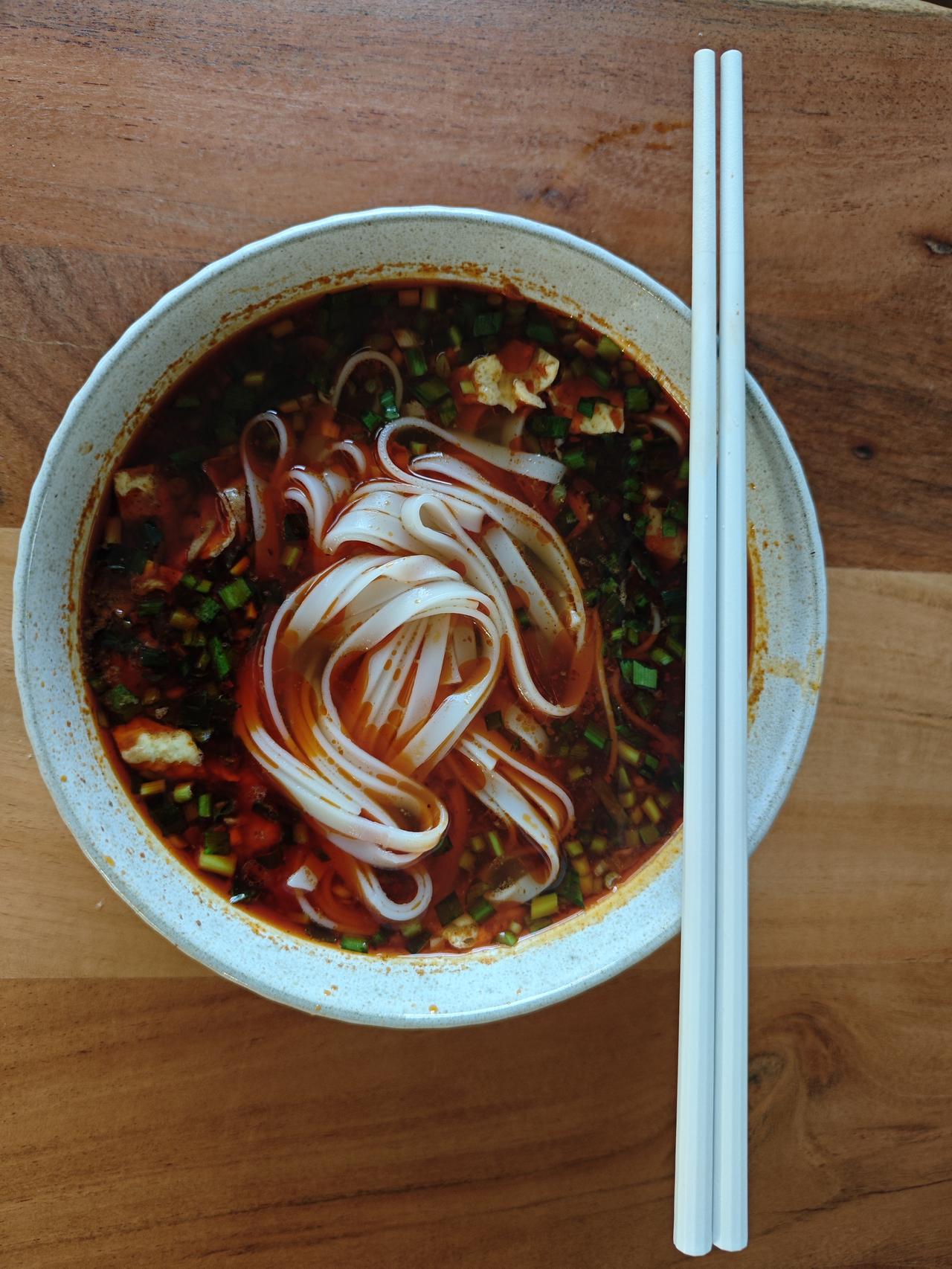 初一早上“拉”臊子面

小时候，每到腊月，孩子们就开始天天盼着过年。在我们关中地