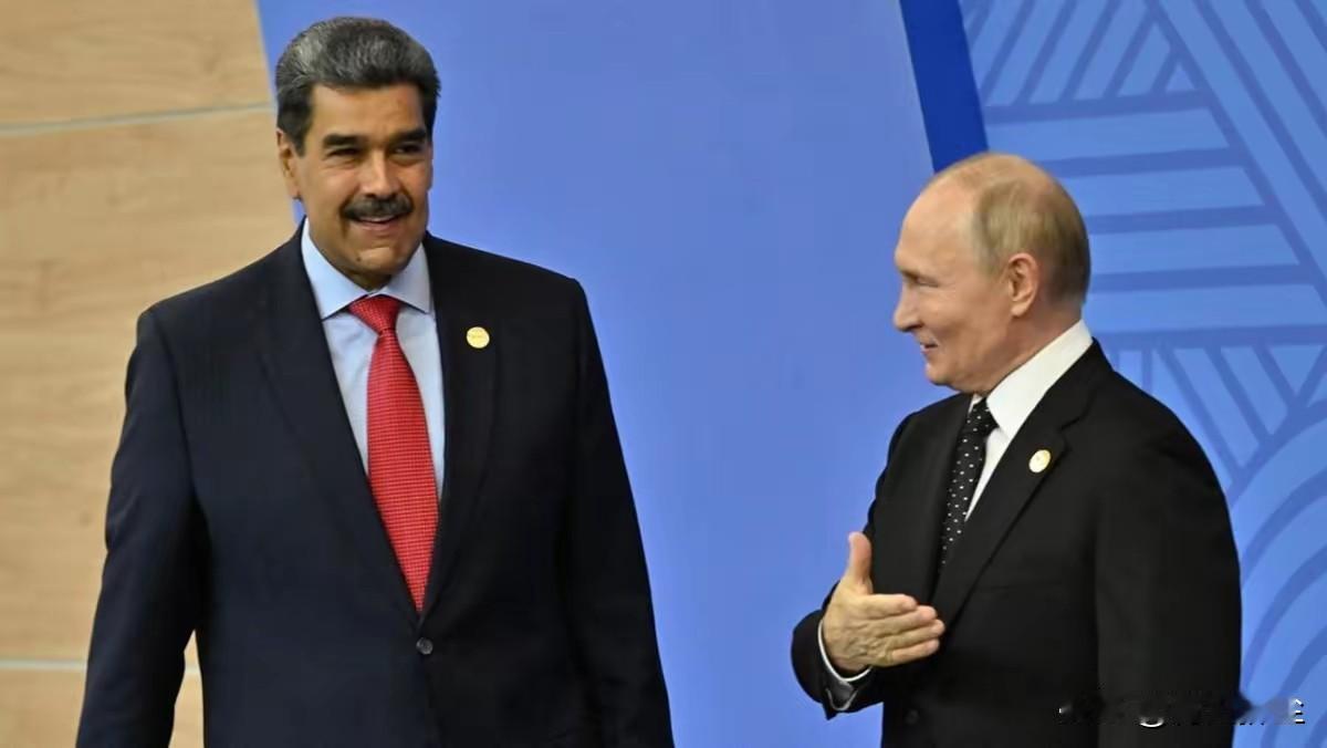 美国宣布空袭委内瑞拉和抓到马杜罗后，俄罗斯持续硬刚老美，这事儿从根儿上说就是赤裸