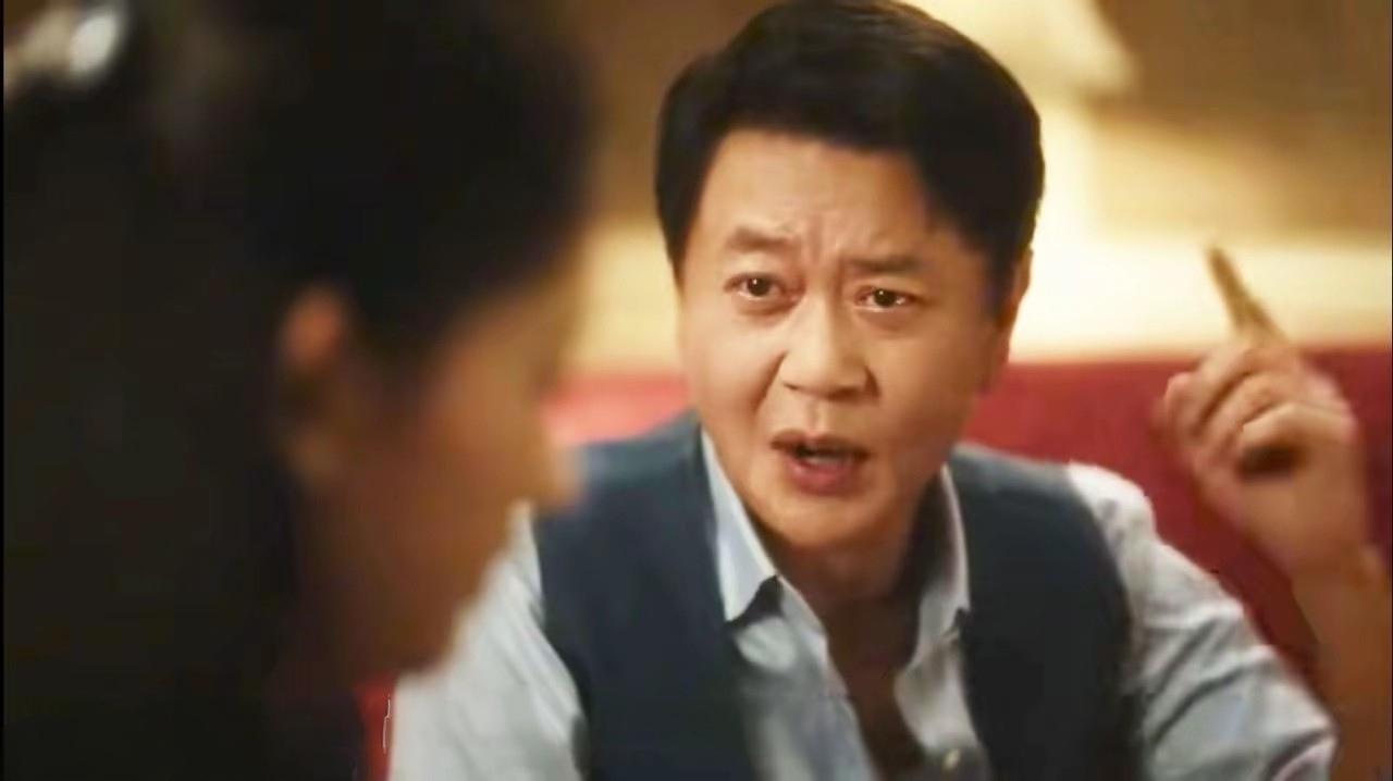 追剧《冬去春来》 楚才远的出现，真让人捉摸不透。原以为他是坏人，但昨晚的剧情又出