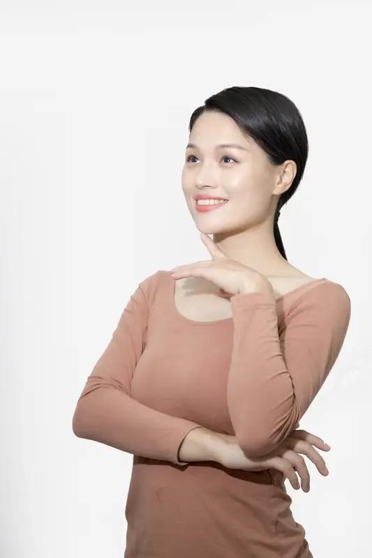 什么样的女人活得更豁达? 什么样的女人活得更豁达？我觉得智慧且干净的女人往往如此