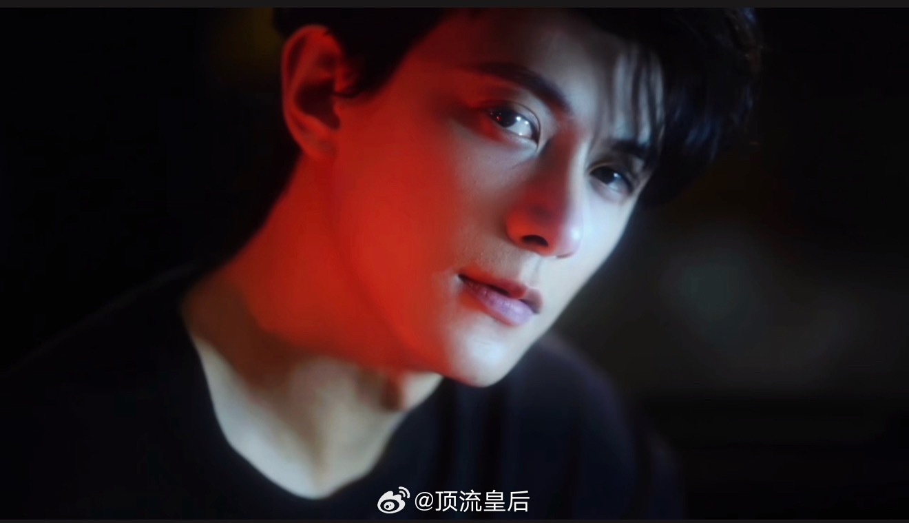 邓凯还挺帅的 