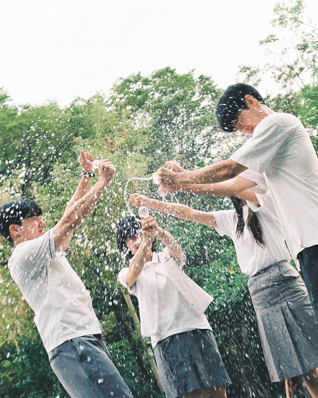 毕业写真参考ins:youngsunfilm ​ ​​​
