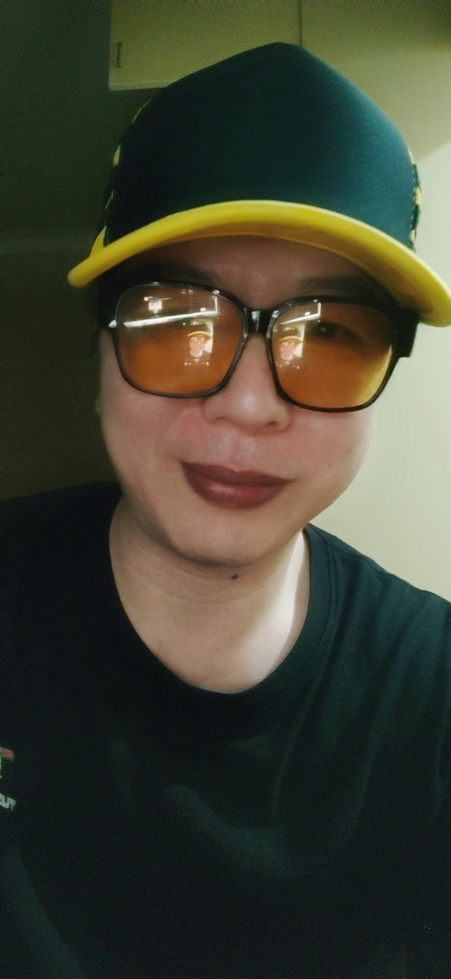 又是一个不眠夜，写写诗，喝喝茶，抽抽烟 