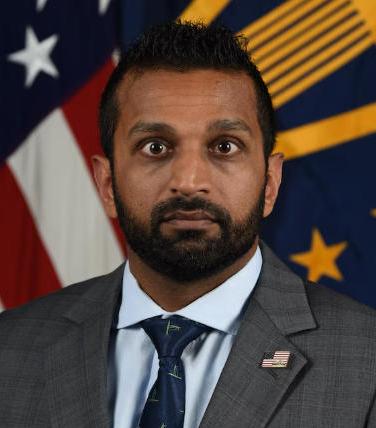 美国FBI局长卡什·帕特尔最近被爆料是个酒蒙子，气的他直接跟老牌媒体杠上，反手索