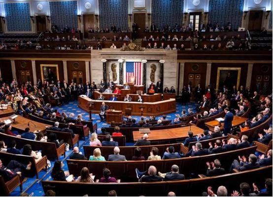 美国政坛又在扯皮，政府部门关门歇业，干活的人拿不到工钱，要害部门摆烂，众议院总算