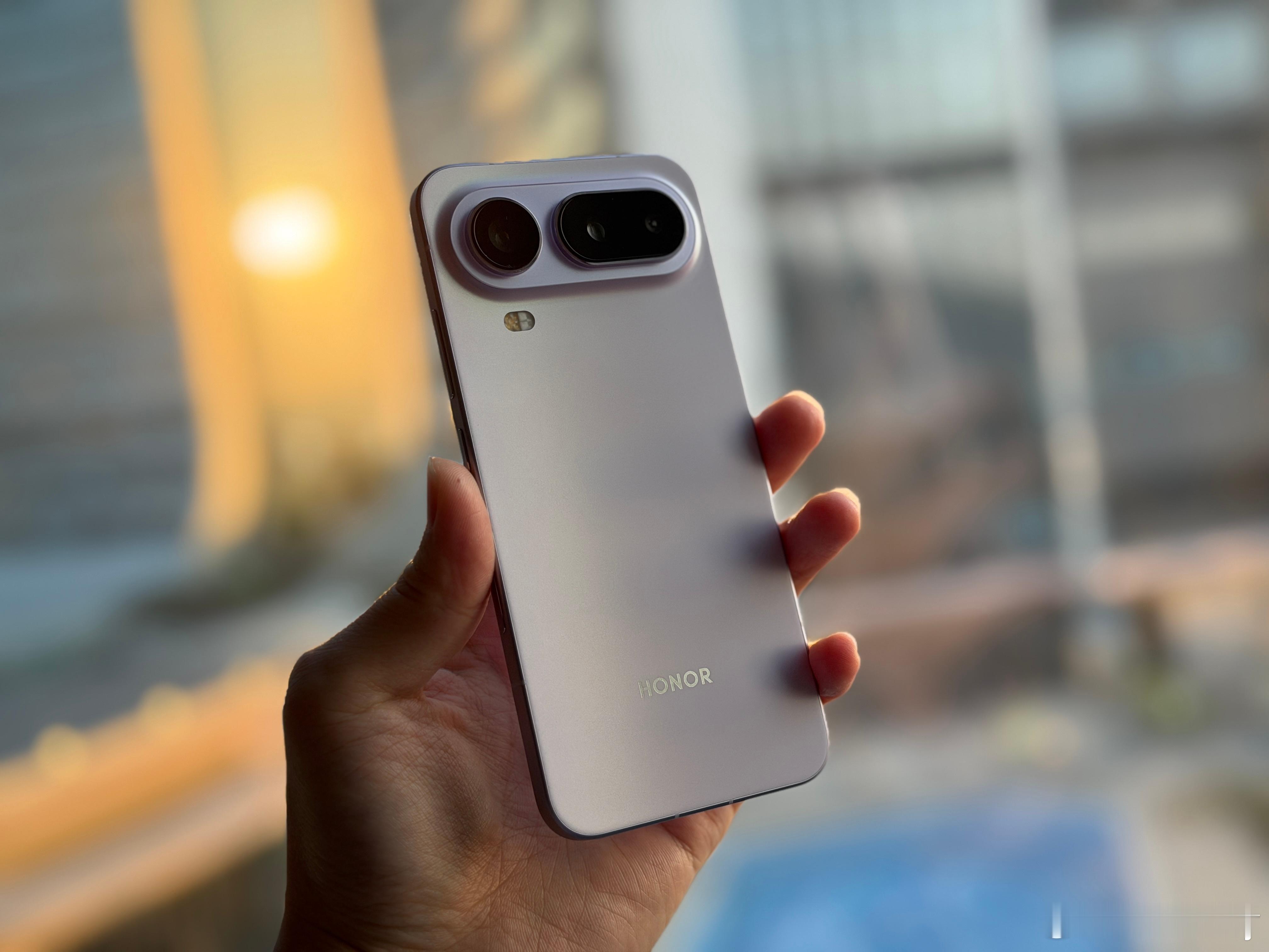 如果是我推荐买新的中端，除非你对性能影像有极致需求，但在实际体验上没有什么强烈的