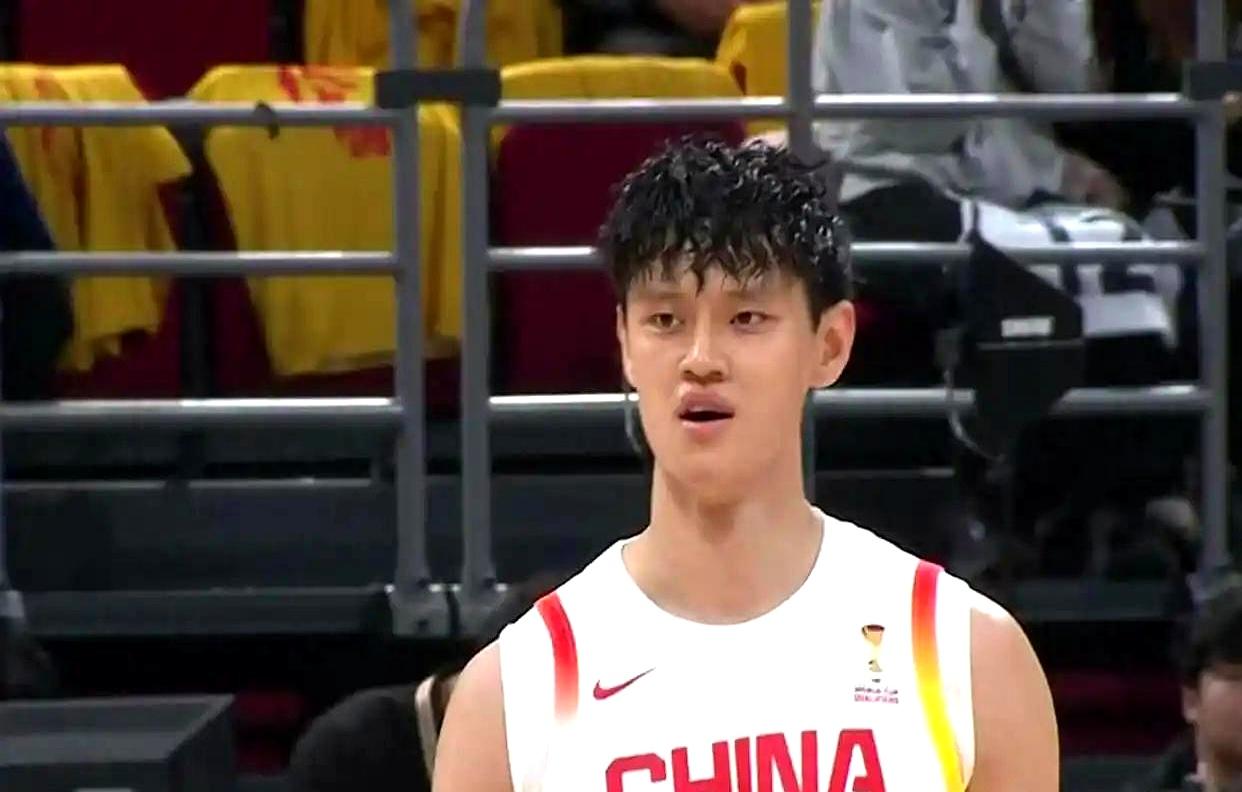 曾凡博表现的确不佳，这也证明了他的能力与NBA还有很大的差距。
 

再看张镇麟