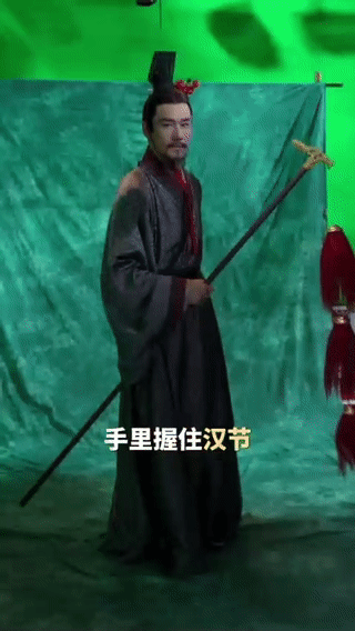 春晚第一眼没认出这是胡兵 胡兵的颜值和气质太能打！古装造型温润又有力量，完美诠释