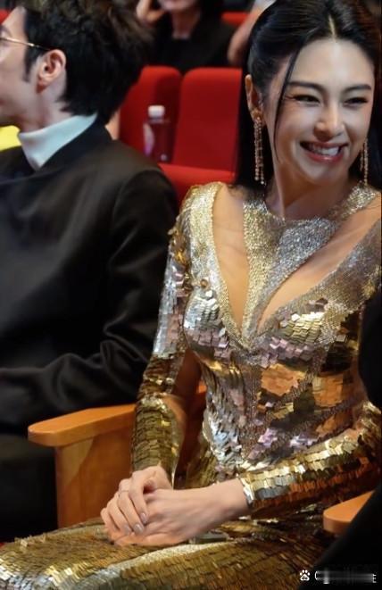 张雨绮真真好身材，昔日天使面容，一笑惊艳全场 ​​​