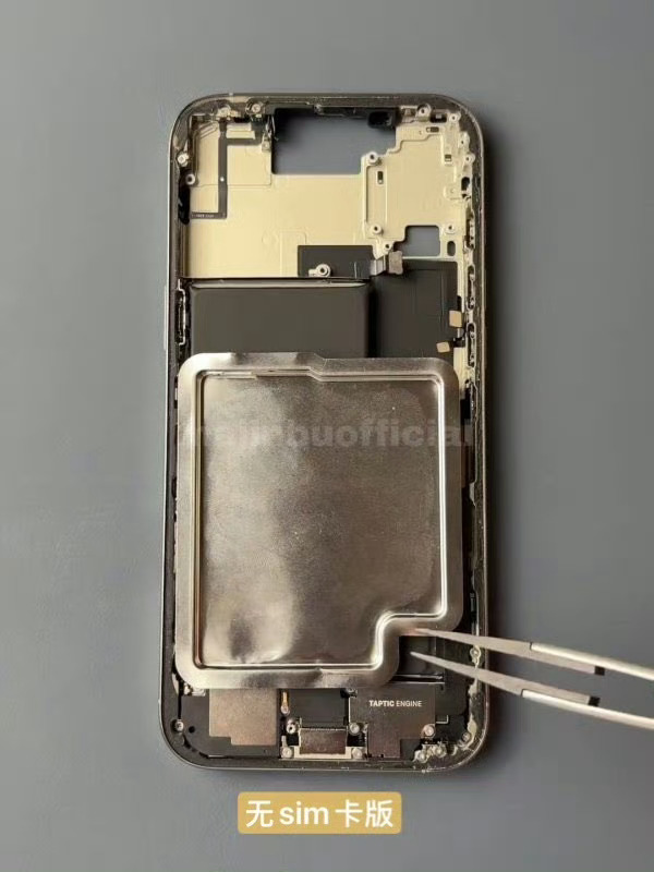 iPhone 17 Pro因为SIM卡槽的缘故，电池容量比美版的要少一部分，镜头