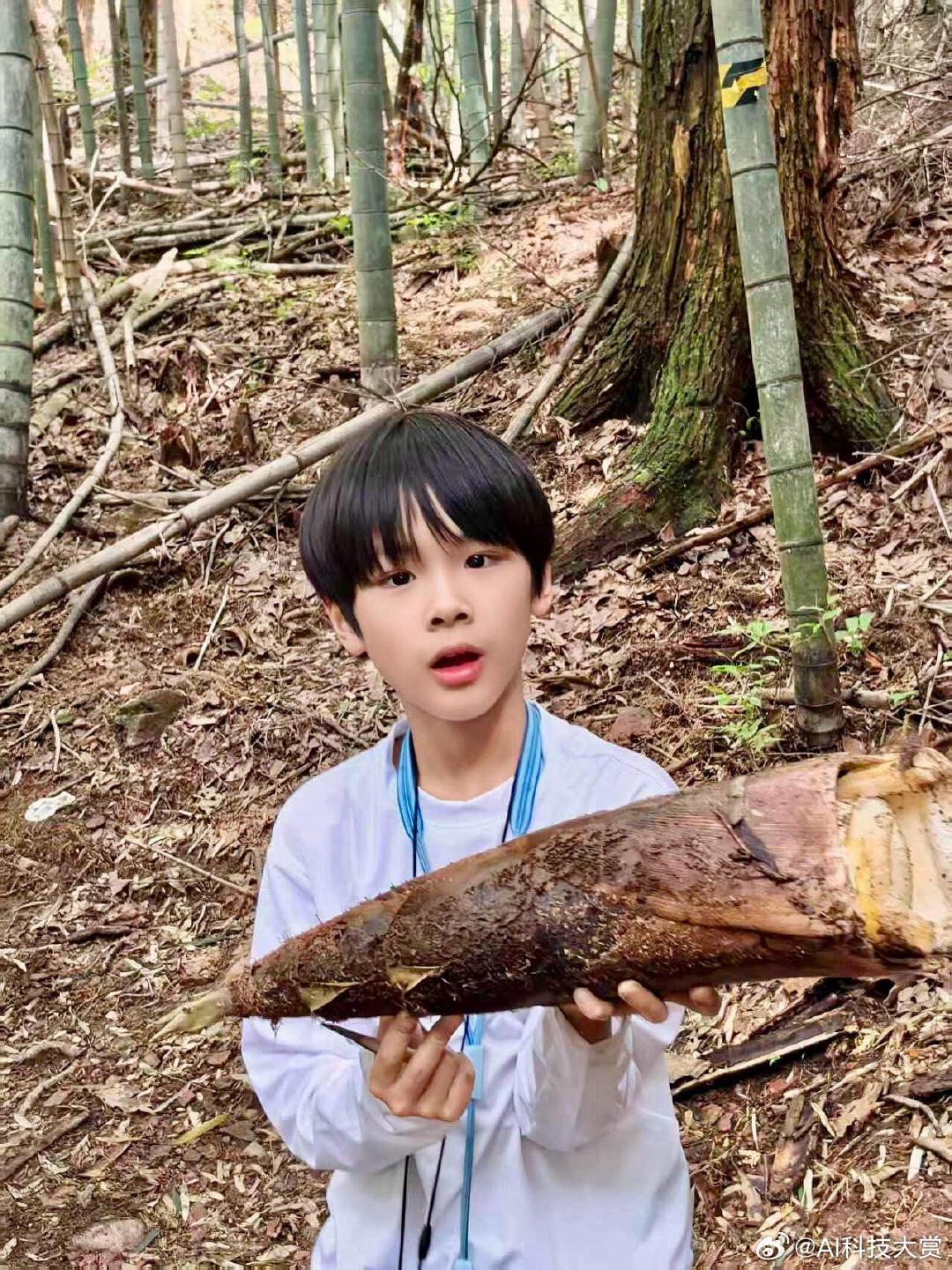 黄圣依小儿子9岁近照黄圣依小儿子9岁身高黄圣依小儿子9岁近照，这孩子不仅长得像妈