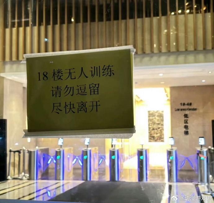 长江国际十八楼想去的地方不会一直等你 刷到这句话瞬间破防，总觉得还有机会去重庆打