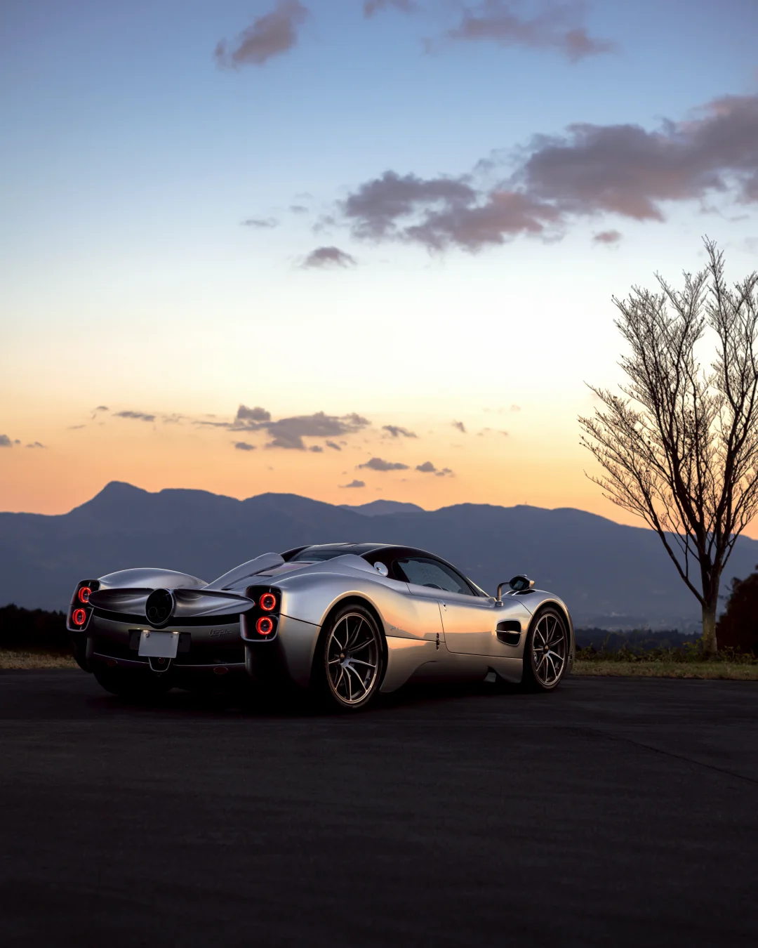 黄昏下的帕加尼Zonda ZOZO和Utopia