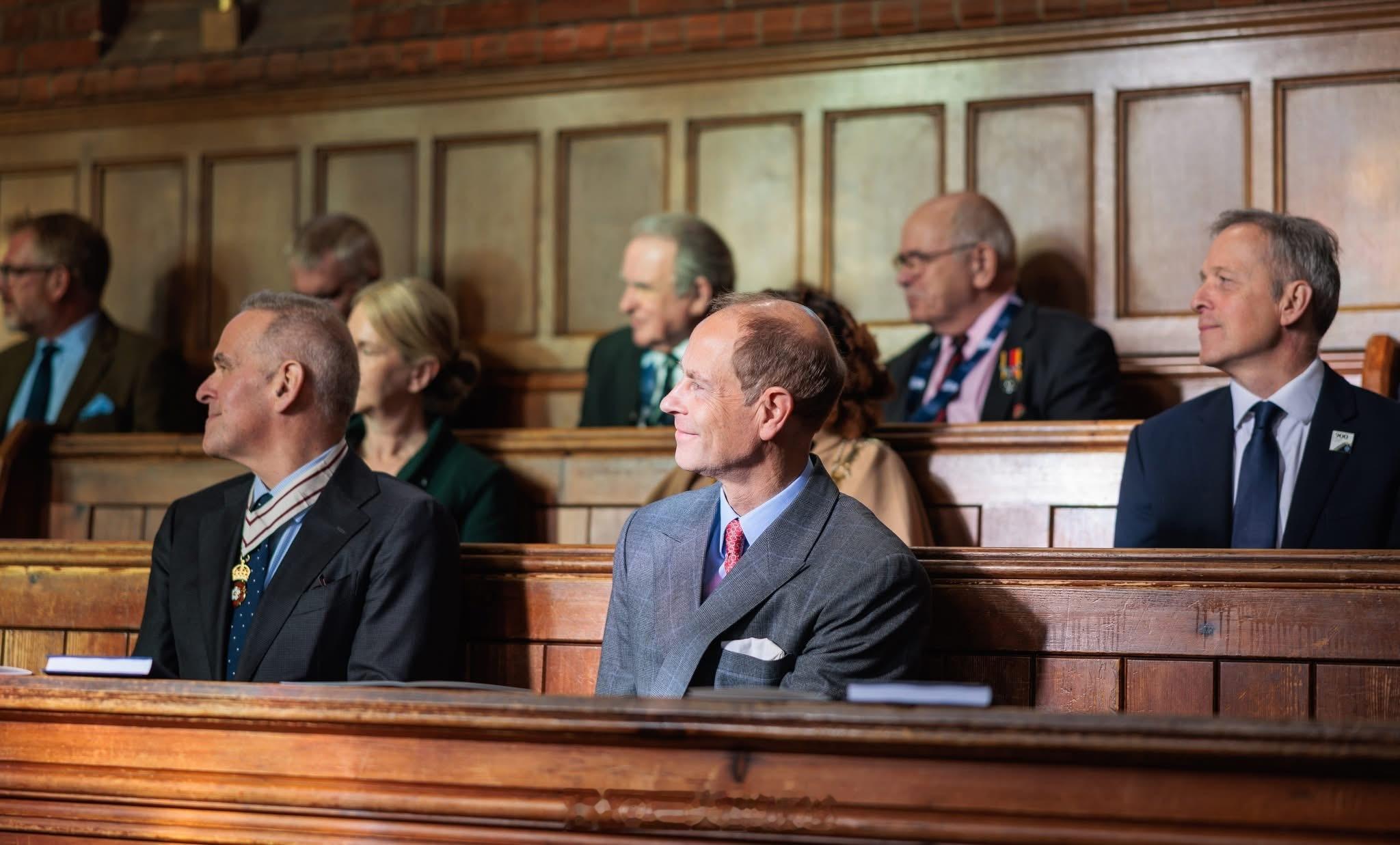 英国王室  2025年11月28日，爱丁堡公爵爱德华王子在雷丁庆祝雷丁学校成立9