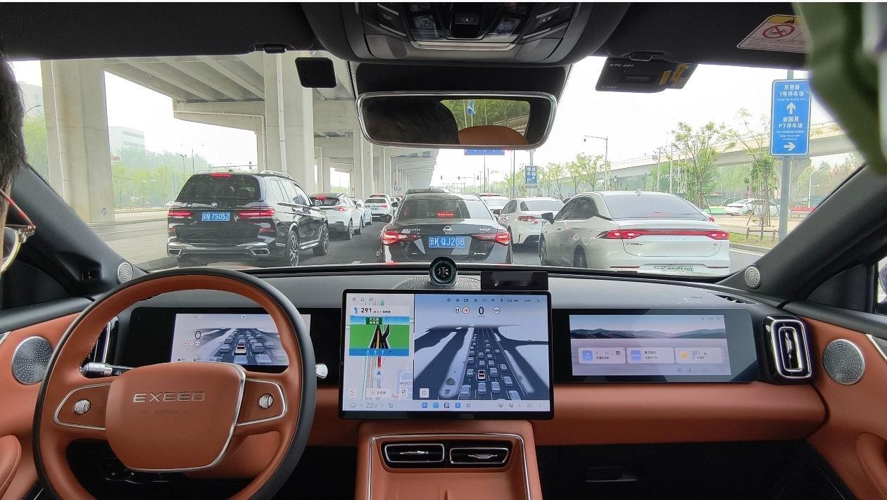 刚刚跑了一个多小时地平线HSD V1.6，体感很好，也有防御性驾驶，安心和效率共