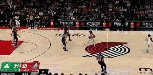 杨瀚森 我感动的不是杨瀚森的三分命中，这是他nba生涯第二记三分。更令人感动的是