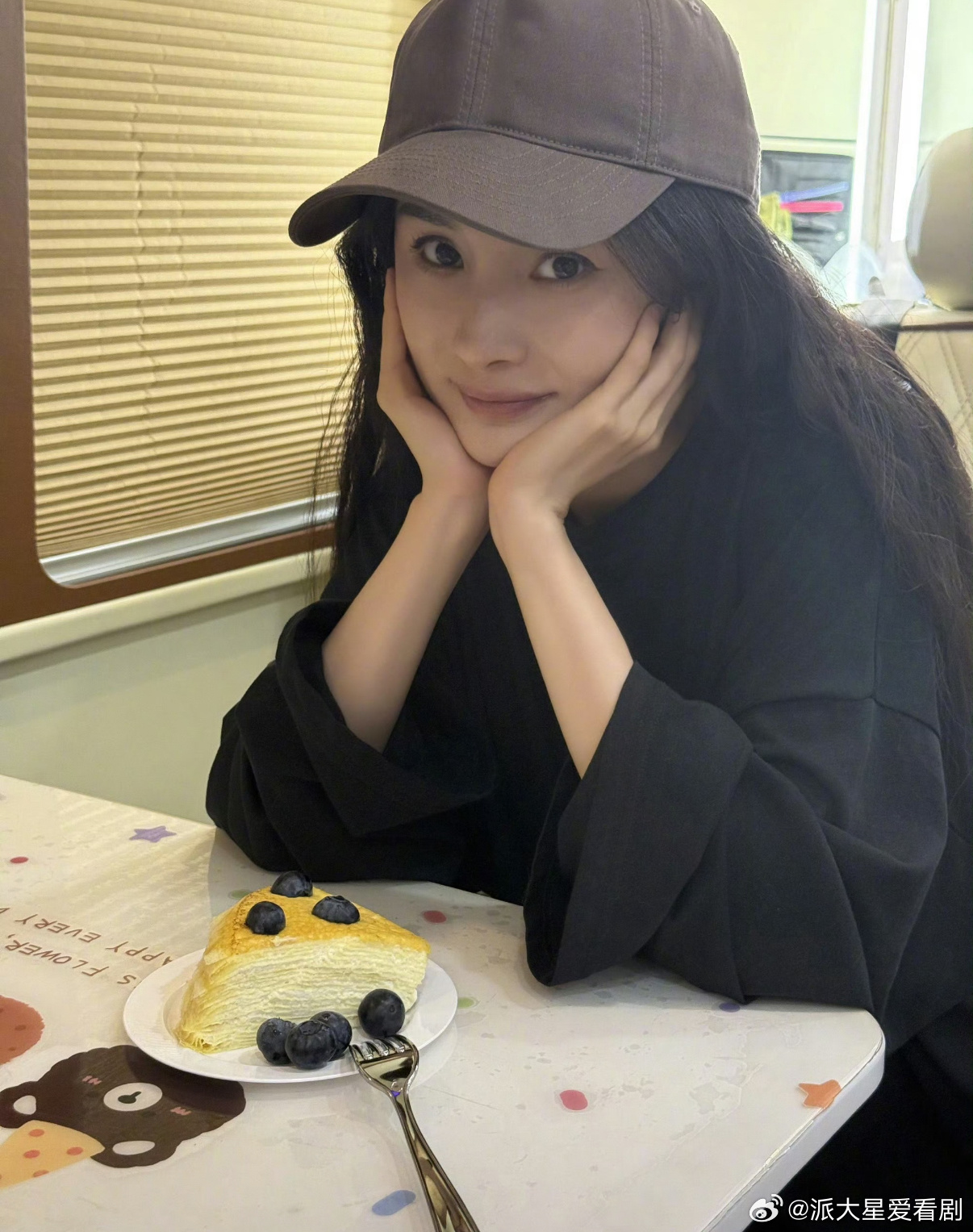杨幂私下性格好鲜活杨幂私下里真的很可爱 而且她的每张照片都很有ins感 美商特别