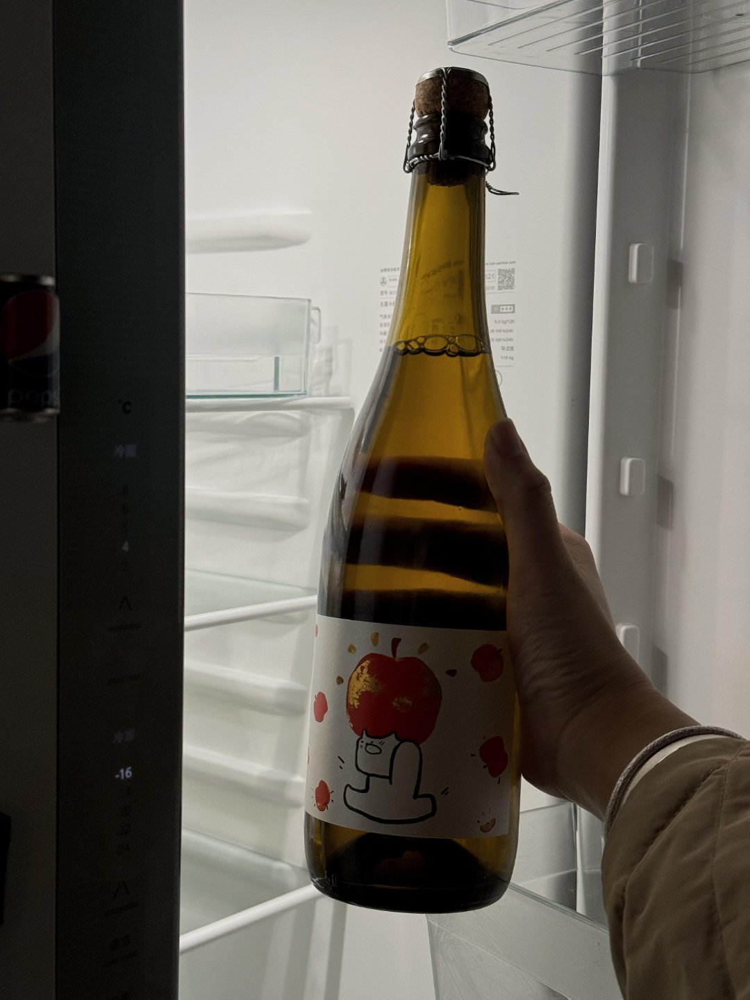 美酒推荐  | 红苹果酒主要有以下功效： 助消化 - 红苹果酒含有苹果酸、柠檬酸