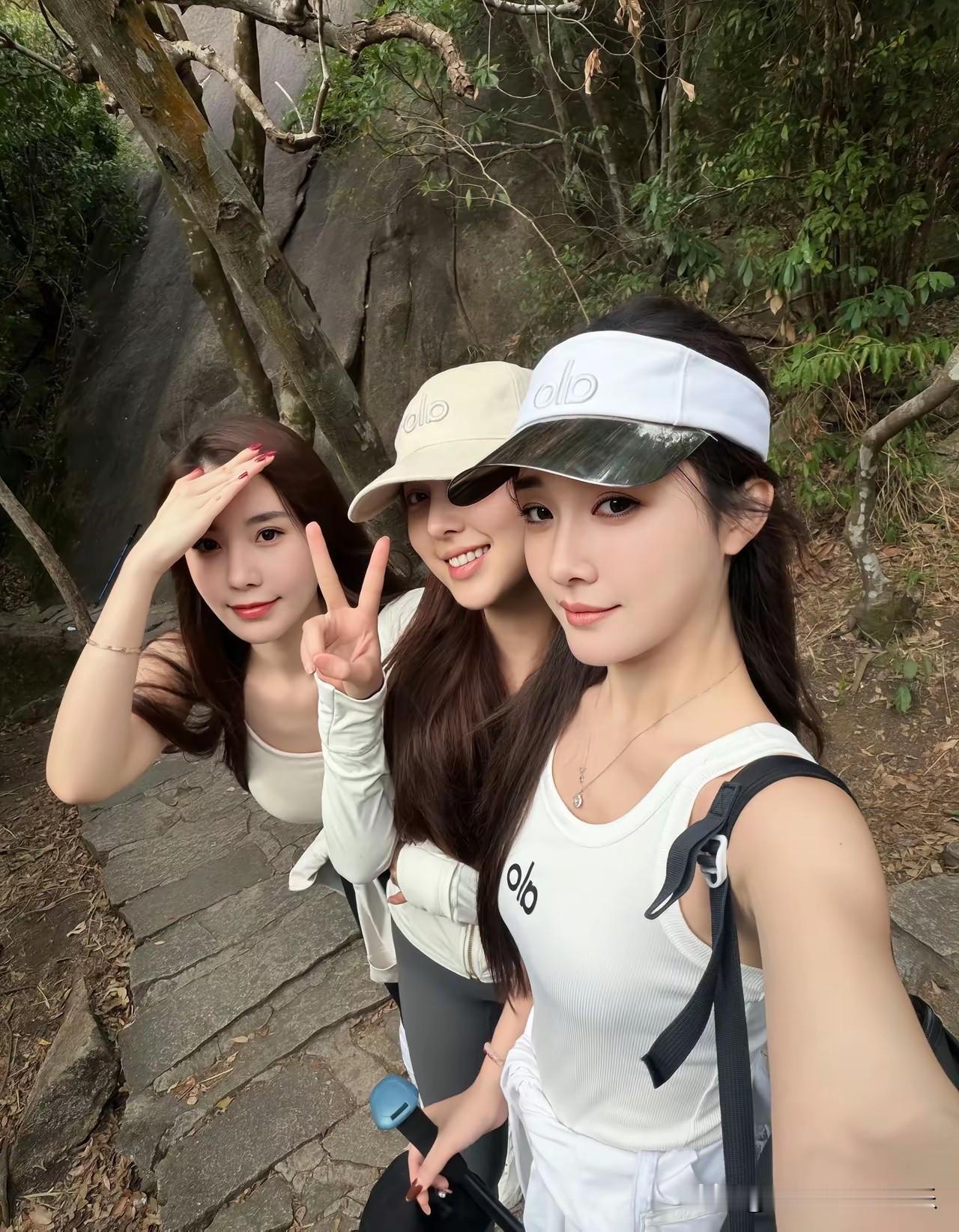 有这样的爬山搭子，你还会觉得累吗？