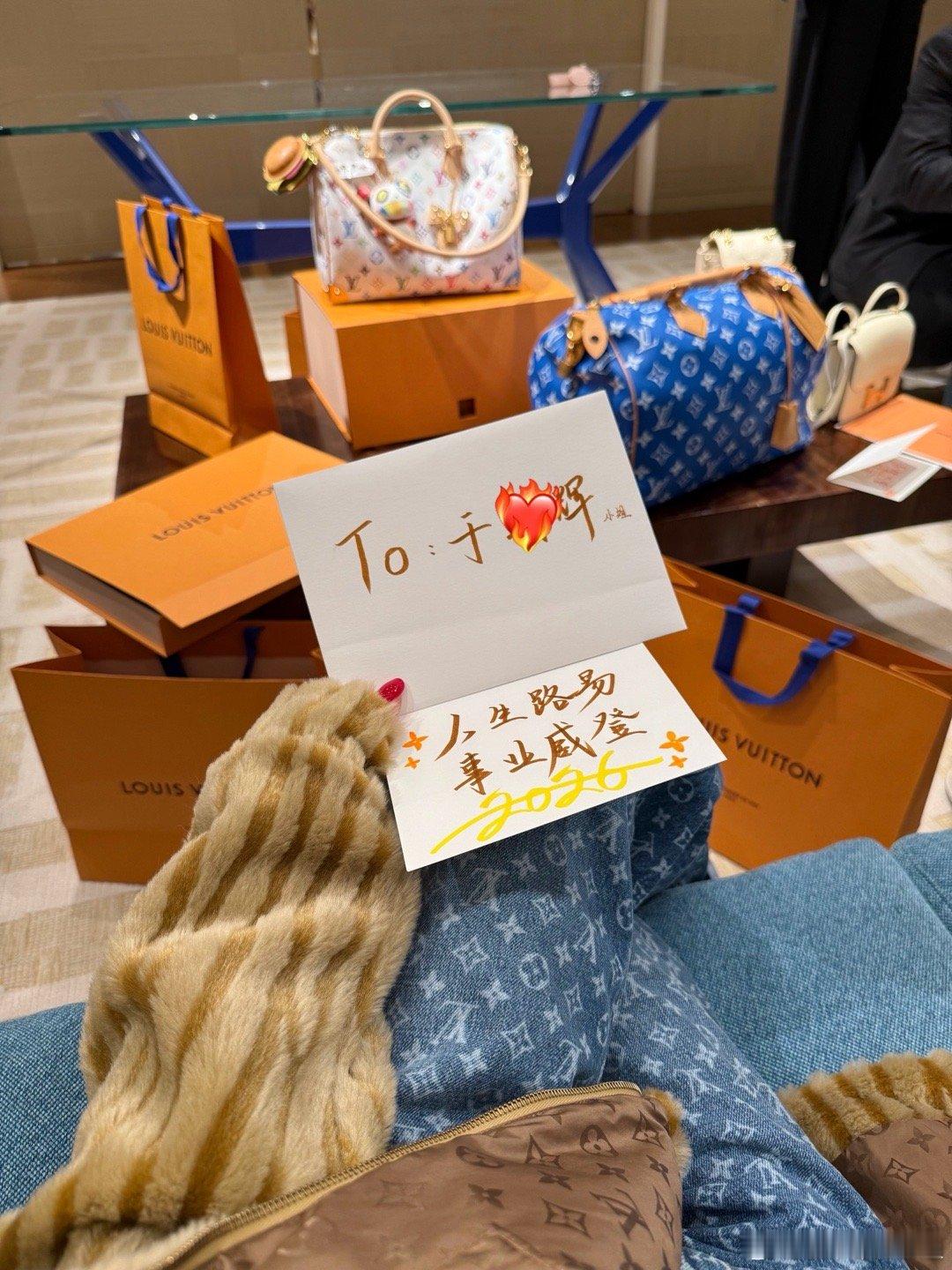 想起vb大号了 更个购物日常打工虽然挣不了几个钱但能让我没空花钱最近闲下了来果然