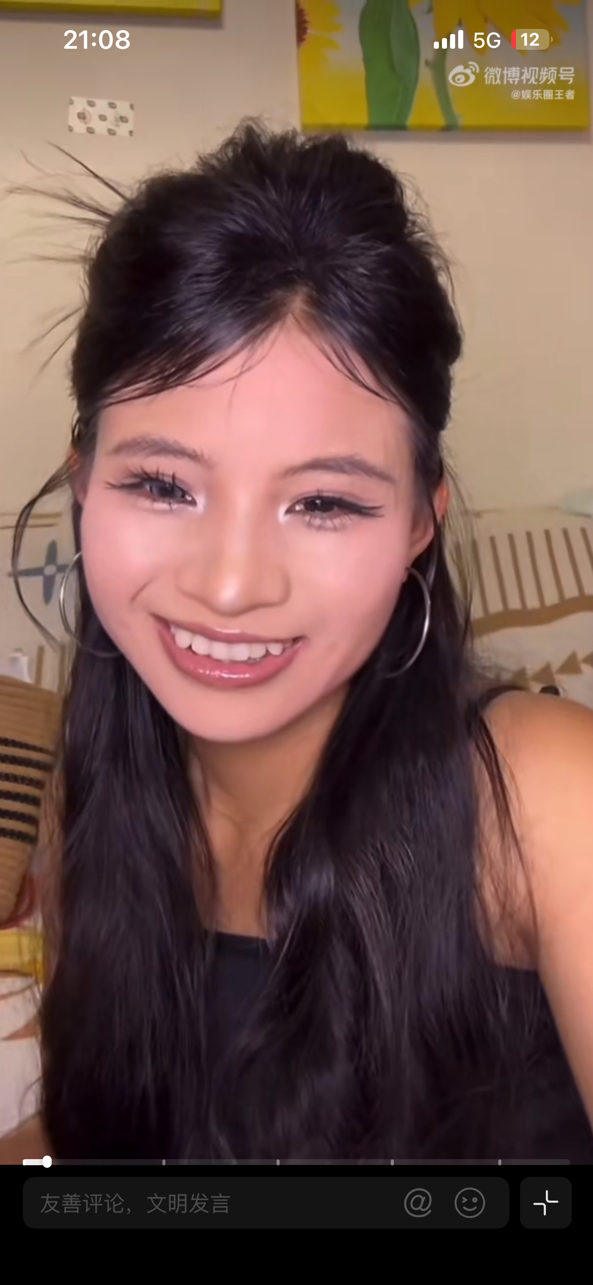 小英直播关掉美颜主动关掉美颜直面镜头，不依赖滤镜修饰，能坦然展示真实模样，这份大
