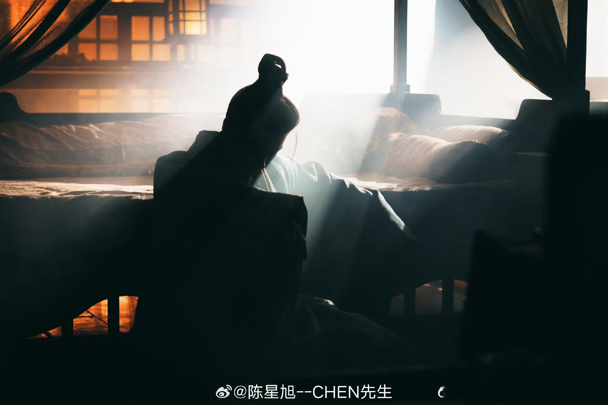 陈星旭发陆行之片场碎片，光影眉眼间都是故事！ 