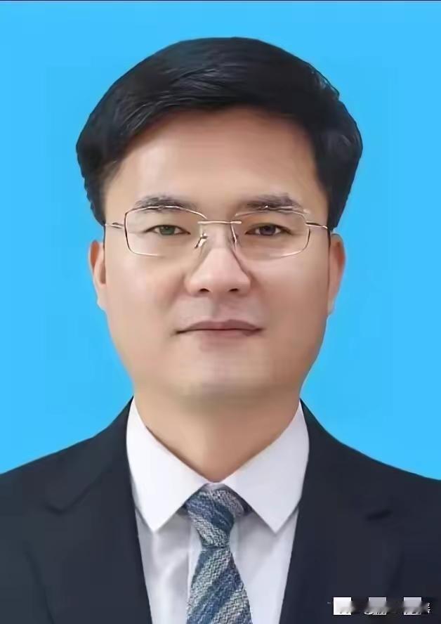 看到王正儒被查，我是一愣！这人太年轻，太聪明，太幸运，也太帅气了，怎么好好的就走