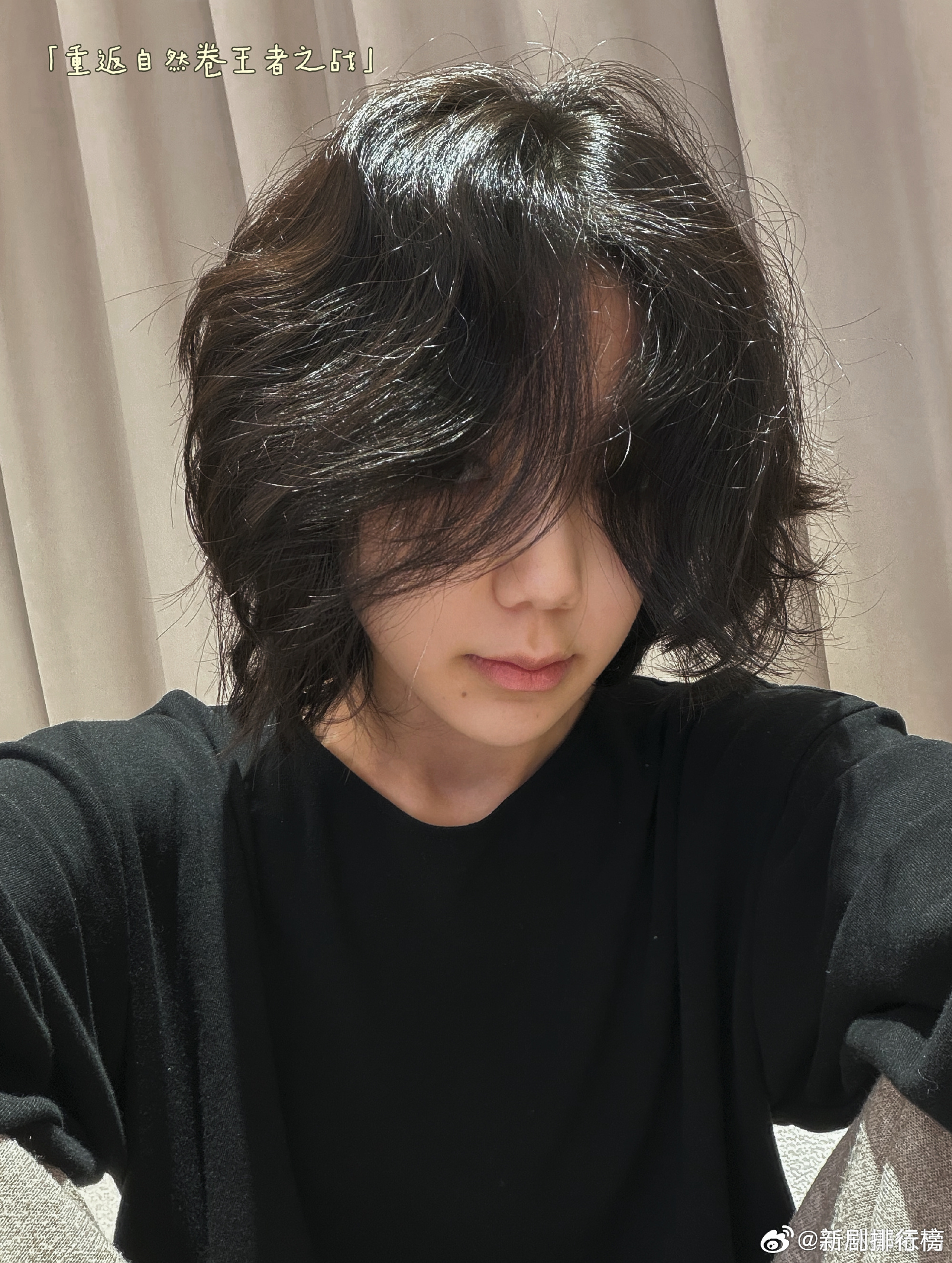 希林娜依高度假包里拿出了馕希林娜依高新疆人属性大爆发看到希林从包里掏出馕的那一刻