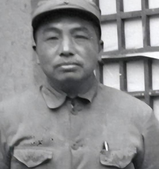 1951年彭德怀要在朝鲜枪毙周恩来总理的侄女婿，总理得知后，急忙给彭德怀发电，要