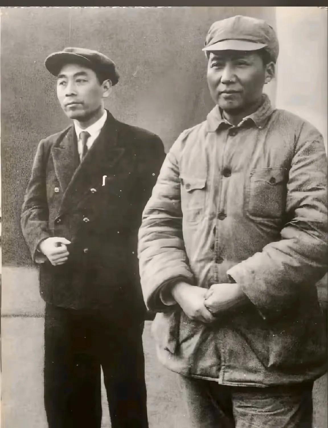 这是解放战争初期周总理与毛主席的历史合影？老照片 缅怀革命先辈