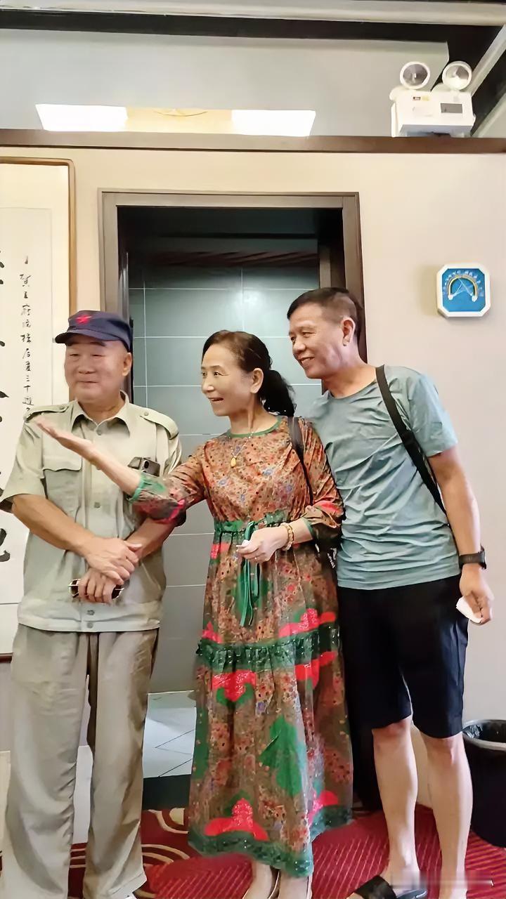 全是口喊加油，送上加油包才真好。
每年高考，社会各界优秀表现，几乎全是空喊加油。