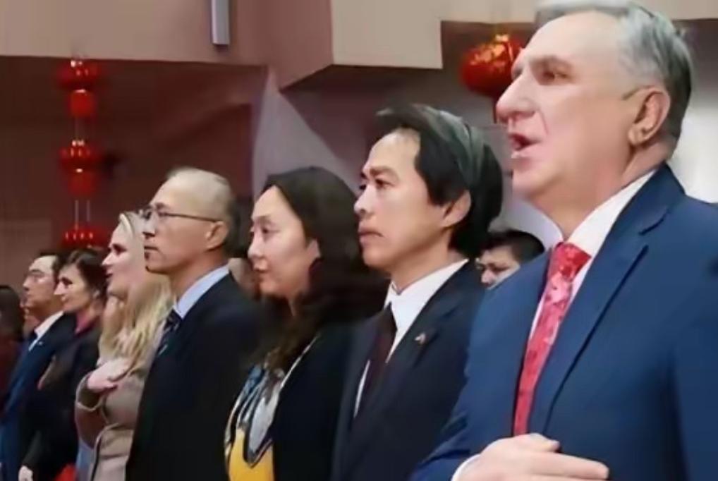 乌克兰独立后，大量科学家被中国"接纳"。而这些科学家来到中国后，不少人第一个要求