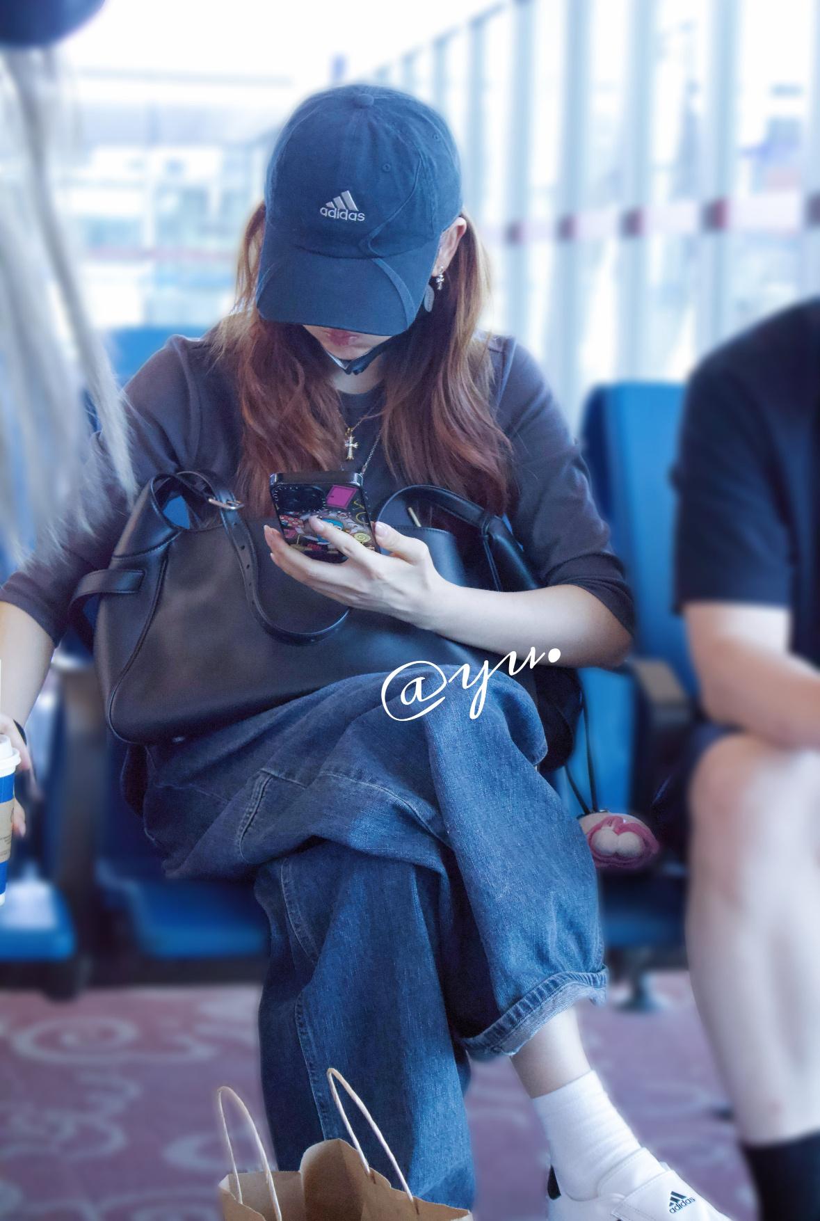 嘟嘟小嘴[么么哒]可爱杨超越ootd ​​​