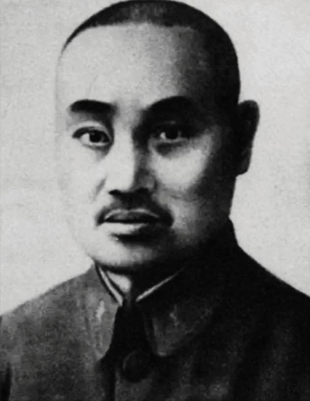 抗日名将王铭章在滕县保卫战为国殉国。他的遗孀叶亚华，将丈夫的抚恤金捐出，在家乡创