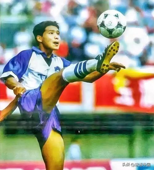 在山东鲁能泰山队球员郝伟因“早婚、打人”事件被处罚后，健力宝青年队多名球员的年龄