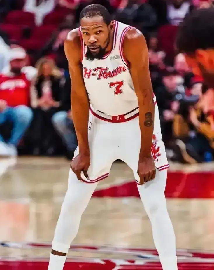 30分=当日最佳？37分都落选
 
太阳打火箭那场，杜兰特20投30分，看着平平