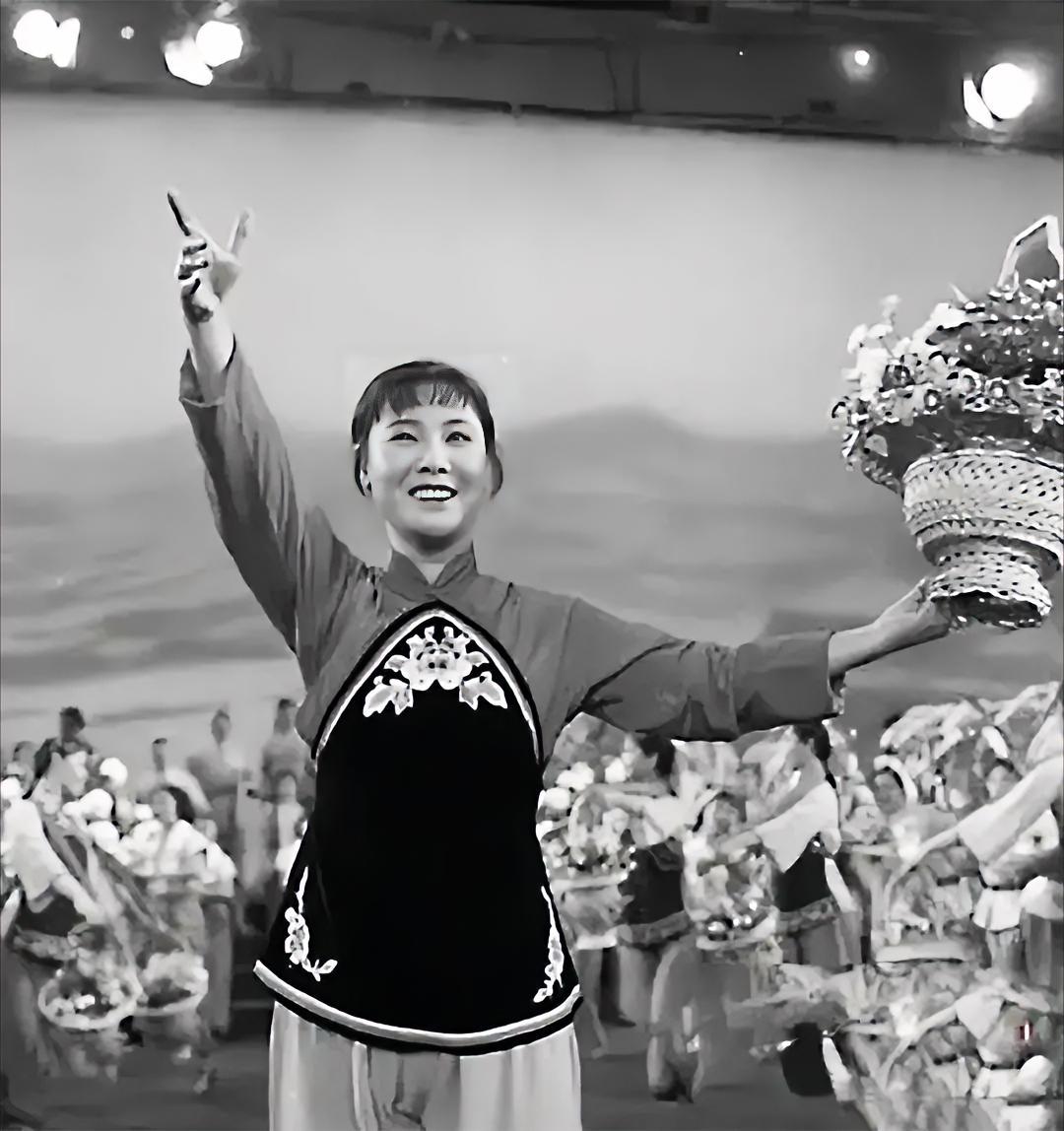 郭兰英留下“不设灵堂”的遗愿，有些人该脸红了。

郭兰英走了。
留下一条死命令：