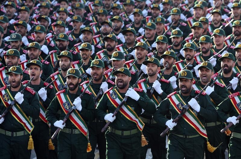 然而，伊朗并没有坐以待毙。在长期的制裁困境中，伊朗大力发展本国的军工产业。他们凭