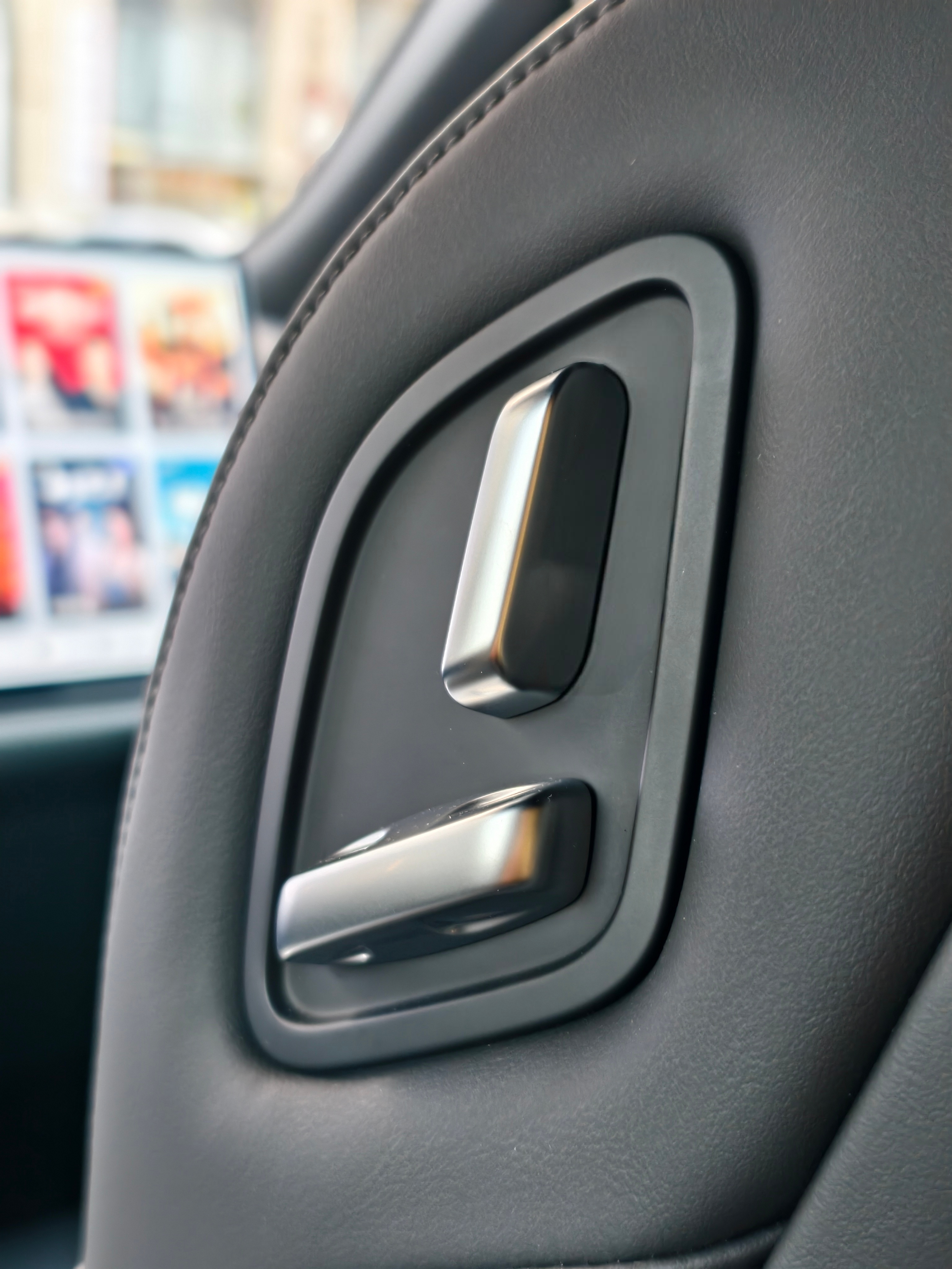 理想L9 这套内饰我还是很喜欢的～之前我特别喜欢棕色内饰，这次有商务安排换了个理