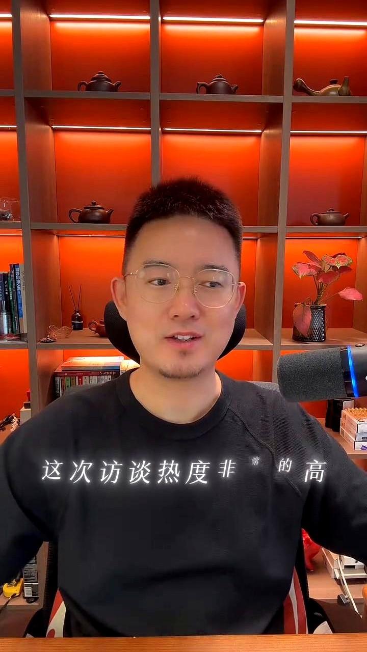 这次宇辉来深圳访谈星爷，两个当下的顶流巅峰相见，
朋友们托遍关系都没摸清具体地点