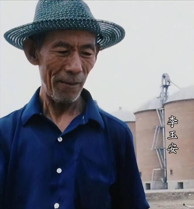 1990年，牺牲40年的烈士突然找到部队：课文说我牺牲了，可我没死。这名活着的烈