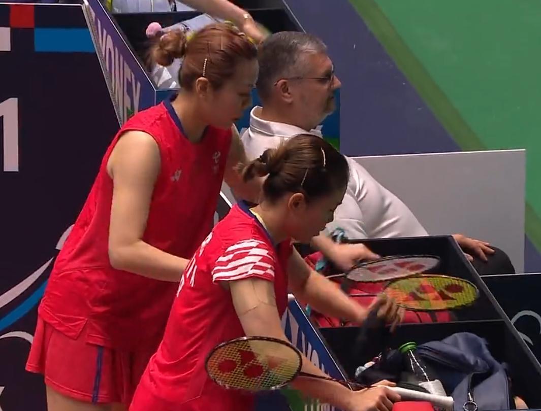 女双 1/4赛 陈清晨(5) 贾一凡 21-16 陈康乐(2) 蒂娜拿下第一局！