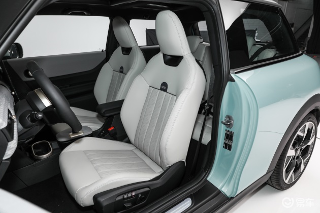 [小鲨帮选车]年轻人的第一台小型车 有料的后来者