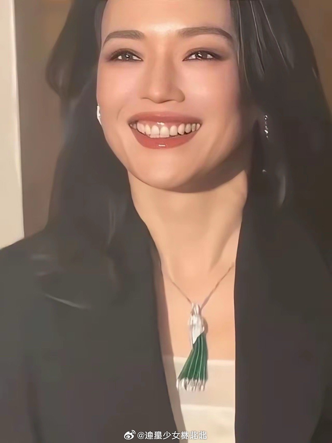 王晶说过，当你什么时候感觉舒淇和莫文蔚漂亮了，说明你成熟了！ 