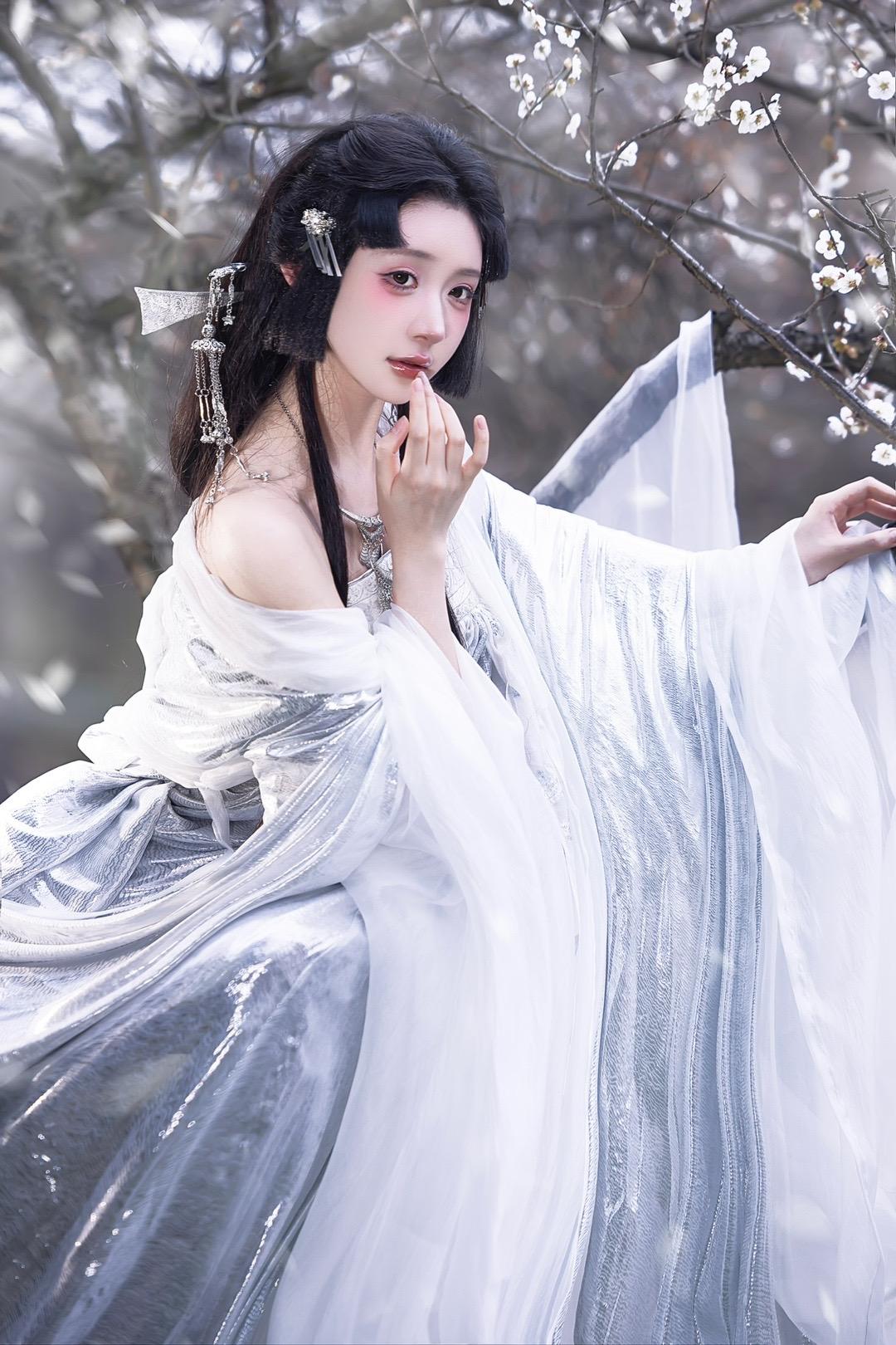 ‘ 小狐狸当然擅长勾人心魄呀 ’