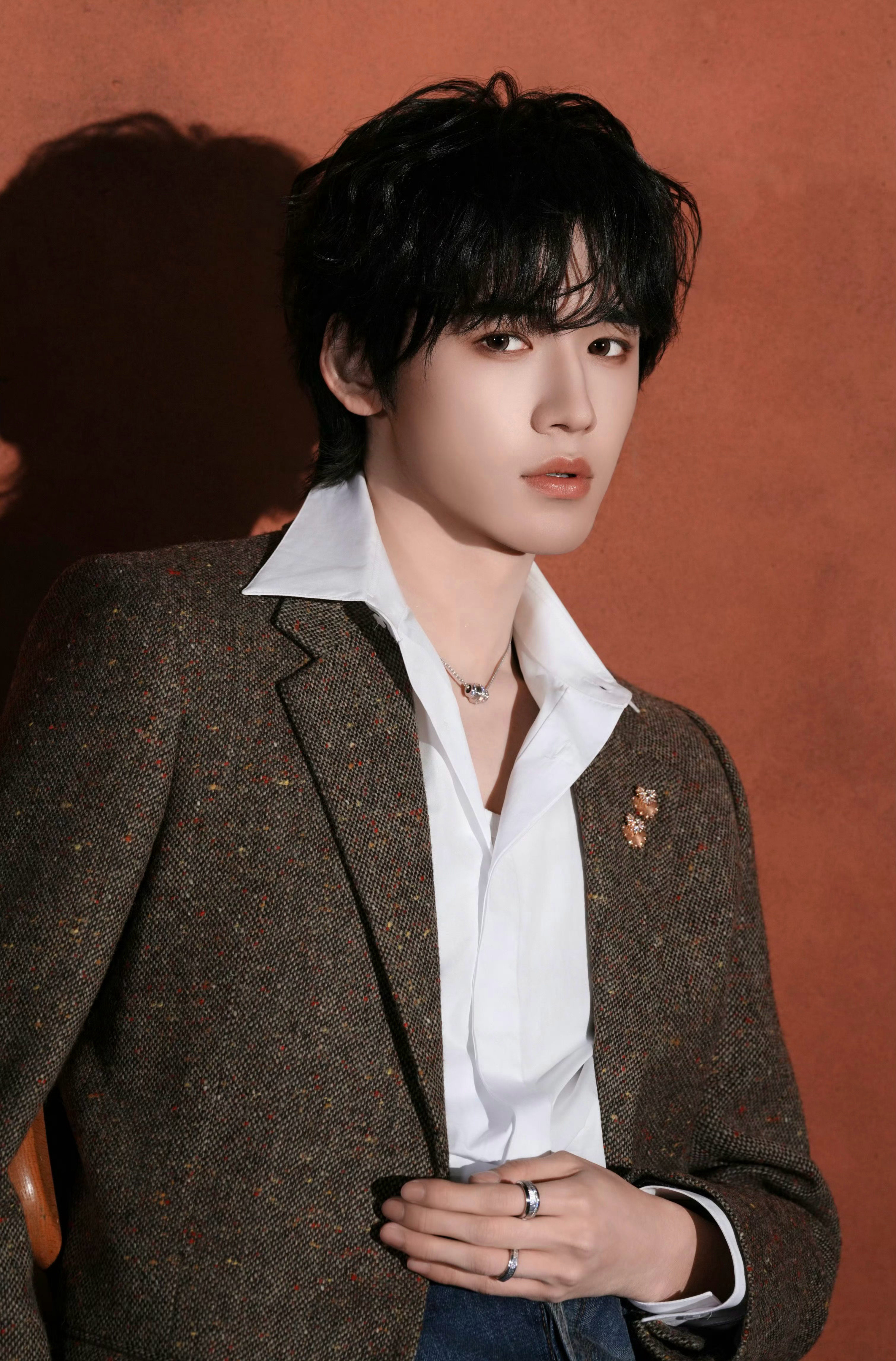 宋亚轩｜「无趣生活指南」宋亚轩为新歌《无趣生活指南》拍摄的造型大片释出，他身着D