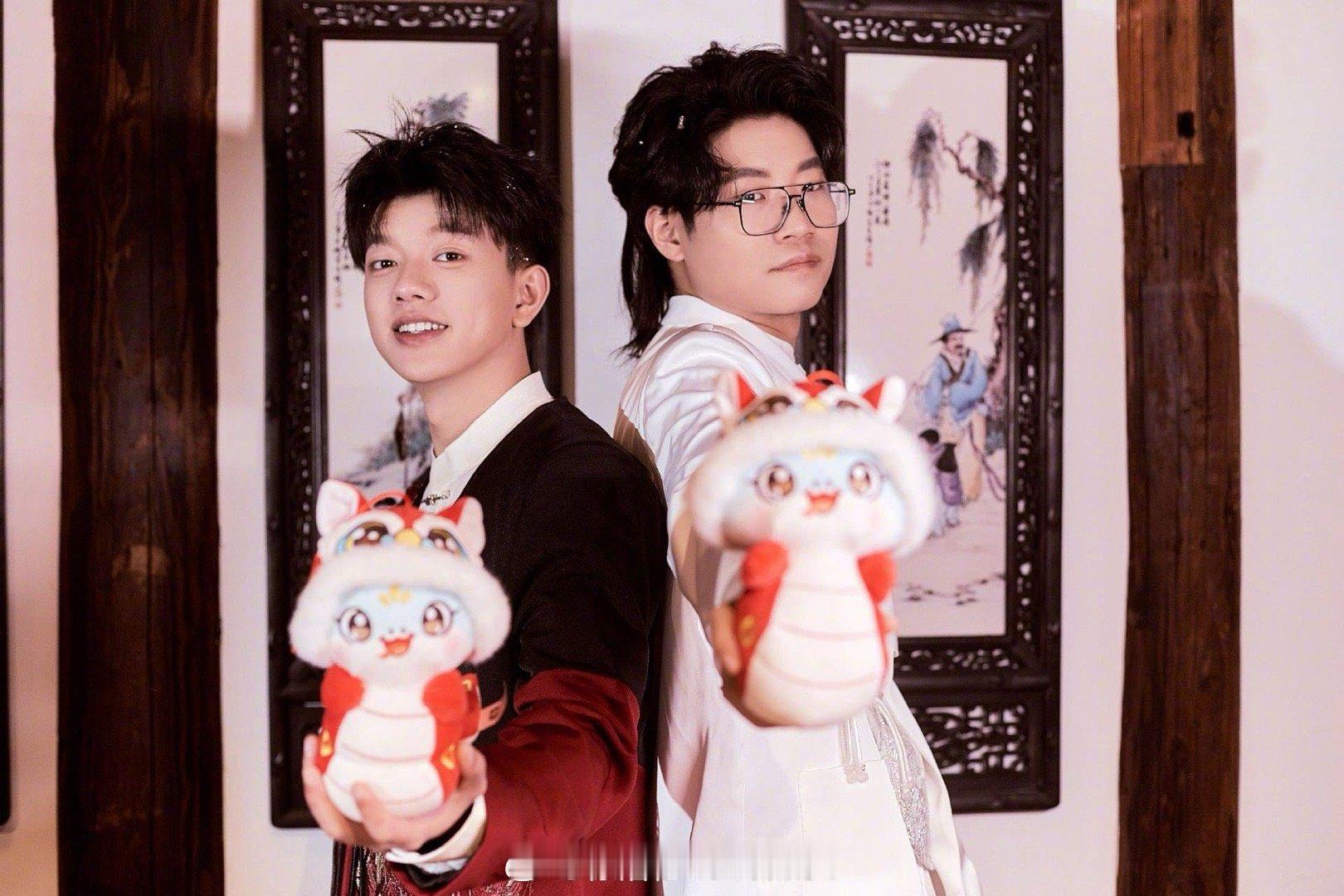 别人是蒜鸟B站联欢会是尊嘟笑鸟 B站联欢会让战国文物说起了网络热词！鸟形铜尊用长